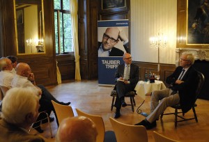 Bei seiner Veranstaltungsreihe „Tauber trifft“, hier mit Herrmann Kues