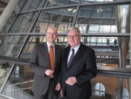 Peter Tauber mit Peter Wichtel. Foto: Tobias Koch