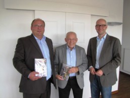 Tauber mit verdienten Mitgliedern. Bild: Wahlkreisbüro